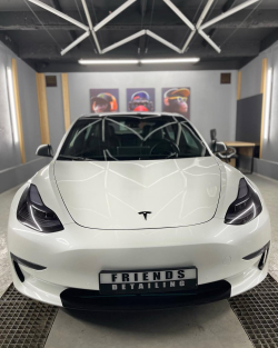Tesla%20Model%203%20Poli%C8%99are%20caroserie%20%20Ceramic%C4%83%20Pelicul%C4%83%20protec%C8%9...jpg